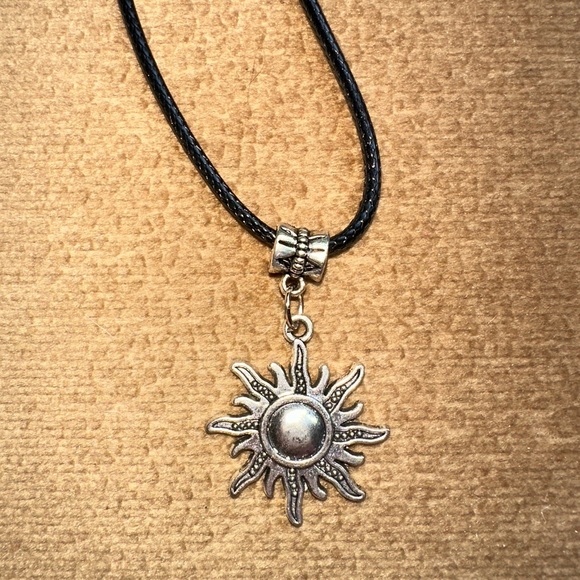 Black cord choker with sun charm - Picture 3 of 9